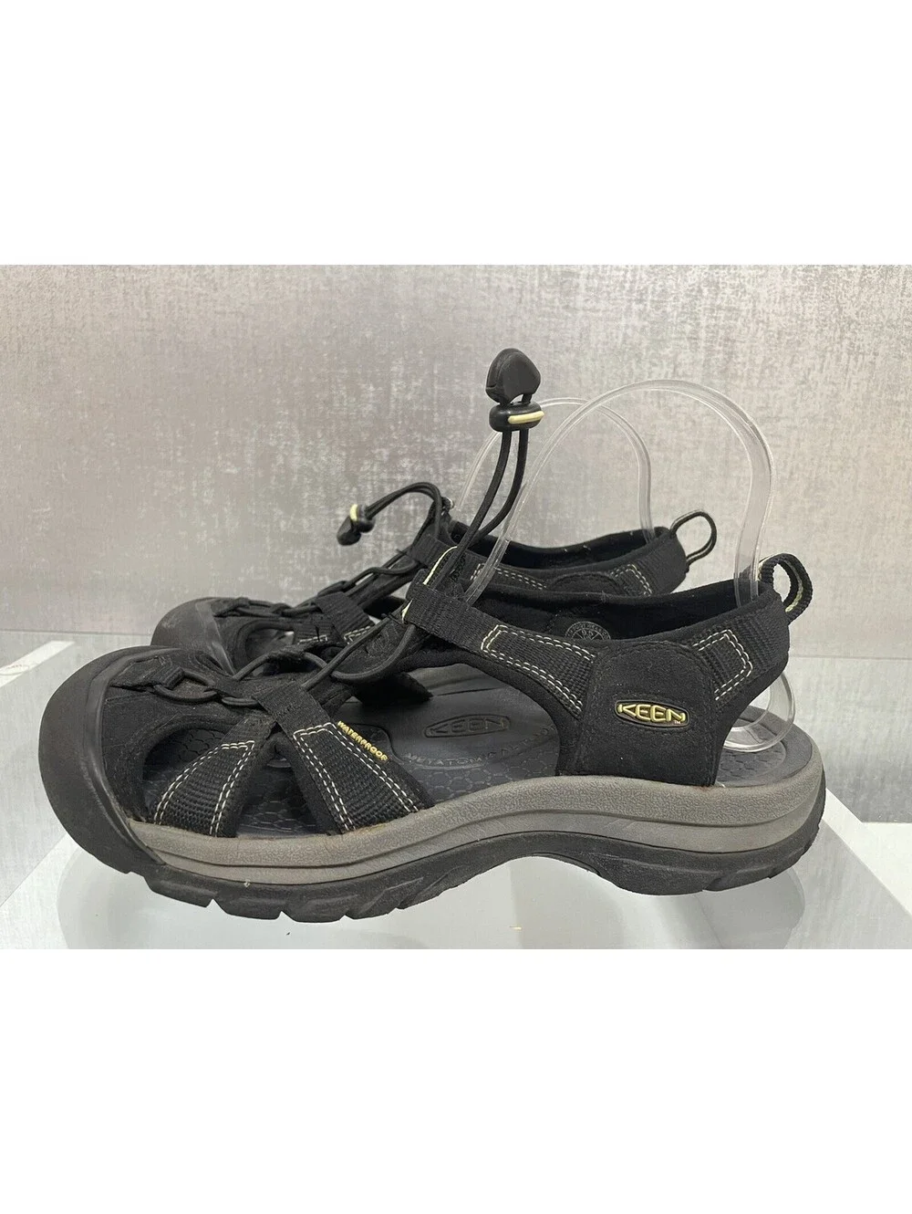 KEEN Men's Black Outdoor Waterproof Fisherman's Sandals Sz 9.5 (A336)